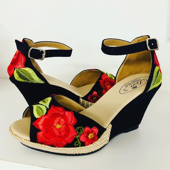 Shoes - Mexican Embroidered Red Roses Wedge Sandals